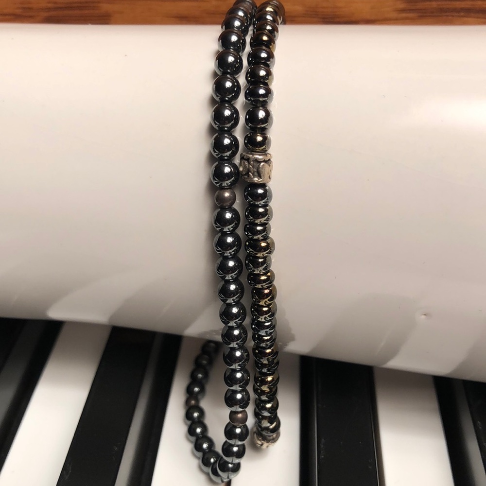 2 Stretch bracelets